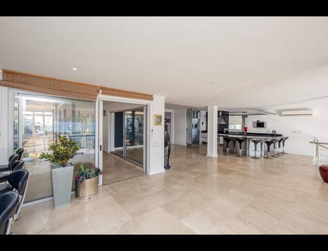 5 BEDROOM HOUSE FOR SALE IN BLOUBERGSTRAND